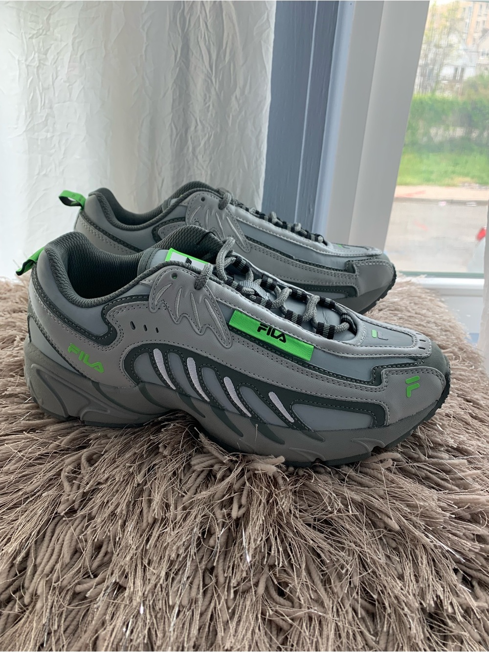 Fila Men’s Gray Sneakers with Bright Green Highlights